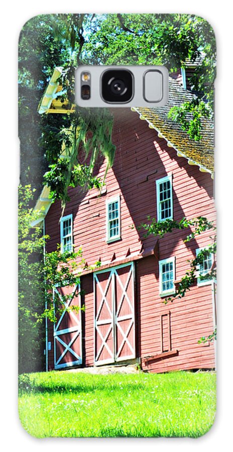 Barn Galaxy S8 Case featuring the photograph Big Red Barn by Mindy Bench