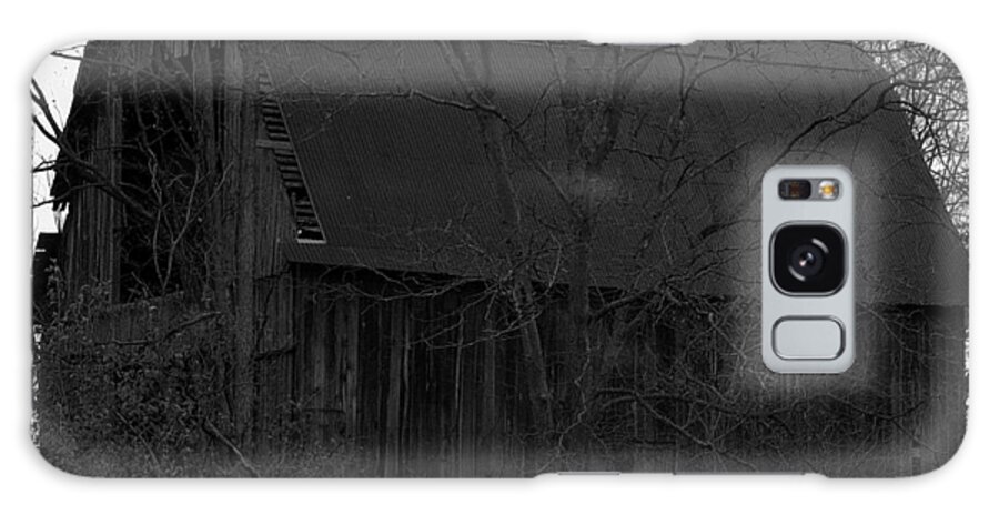 Black Bird Barn Galaxy Case featuring the photograph Black Bird Barn by Edward Smith