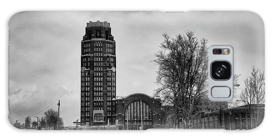 Buildings Galaxy S8 Case featuring the photograph Central Terminal 4431 by Guy Whiteley