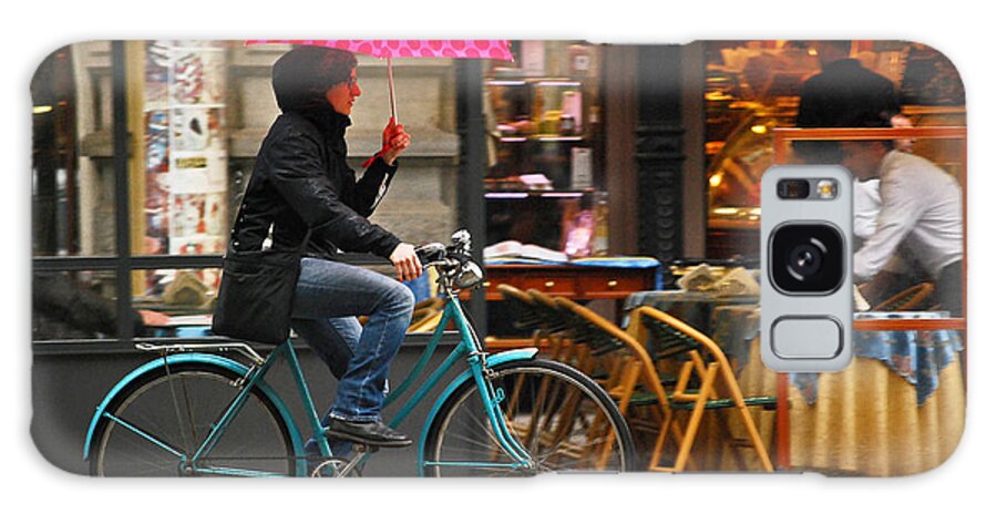 Ciclista Galaxy Case featuring the photograph Cyclist with Pink Umbrella in Milan by Carlos Alkmin