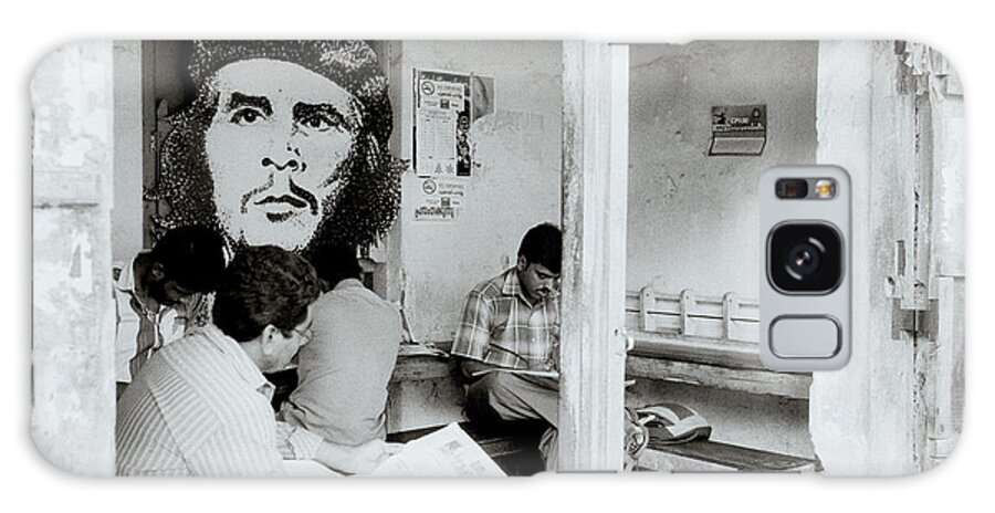 Che Guevara Galaxy Case featuring the photograph The Revolutionary Che Guevara by Shaun Higson