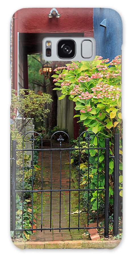 Annapolis Galaxy S8 Case featuring the photograph Downtown Garden Path by Jennifer Casey