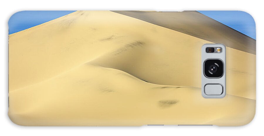 00431196 Galaxy Case featuring the photograph Eureka Dunes in Death Valley #2 by Yva Momatiuk John Eastcott