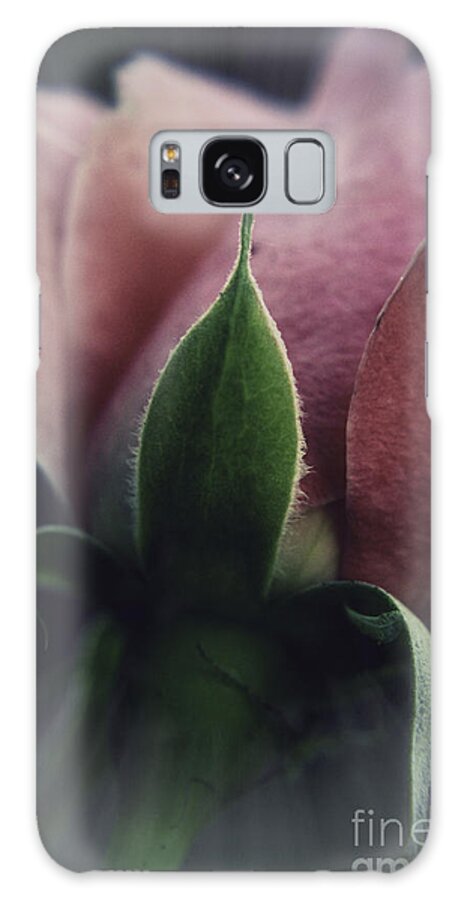 Rose Galaxy Case featuring the photograph Faded Rose by Lori Mellen-Pagliaro