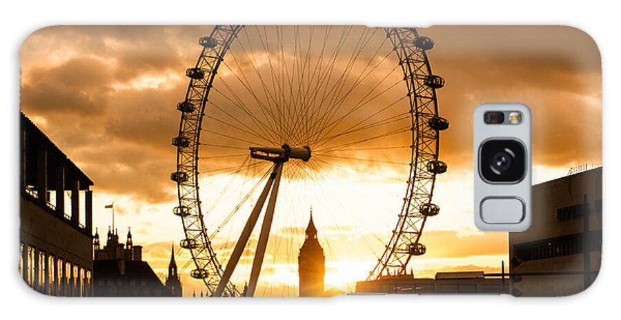 London Galaxy Case featuring the photograph Framing a London Sunset by Georgia Mizuleva