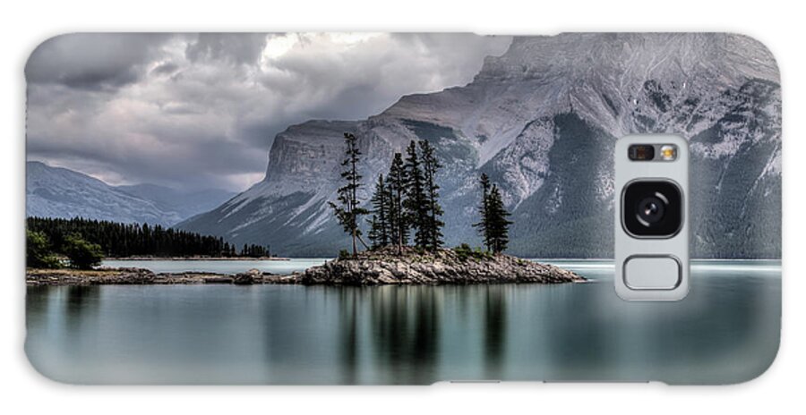 Tranquility Galaxy Case featuring the photograph Lake Minnewanka Reflections by Glenn Ross Images