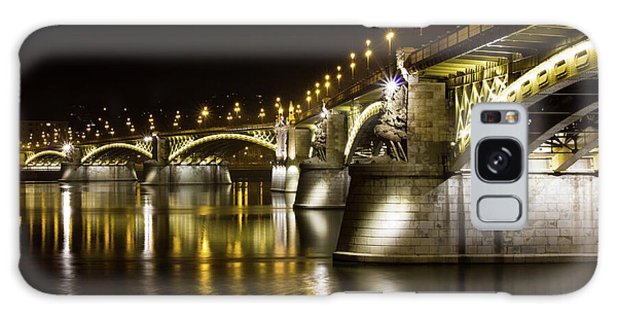 Curve Galaxy Case featuring the photograph Margaret Bridge, Budapest - At Night by Wellsie82