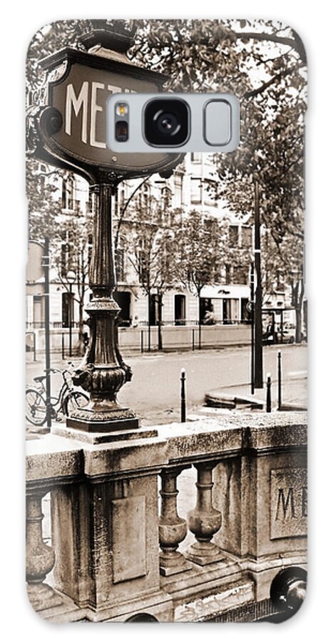 Metro Sign Galaxy S8 Case featuring the photograph Metro Franklin Roosevelt - Paris - Vintage Sign and Streets by Carlos Alkmin