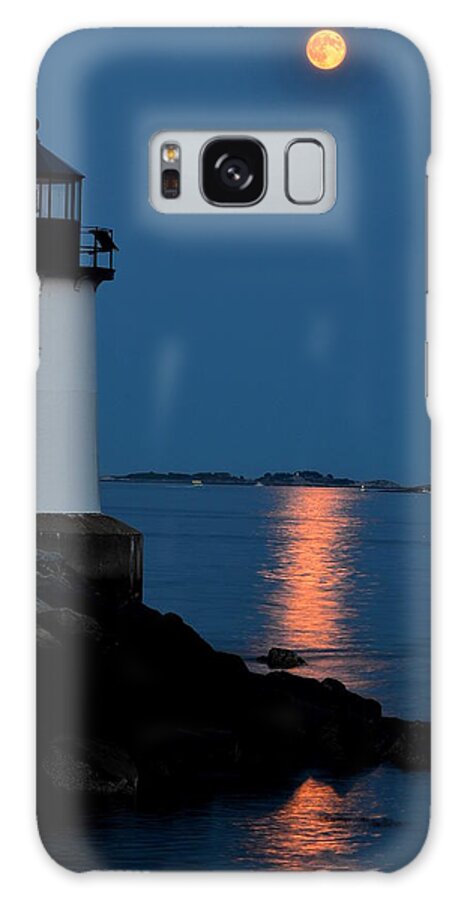 Salem Galaxy S8 Case featuring the photograph Moon over Winter Island Salem MA by Toby McGuire