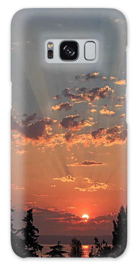 Sunrise Galaxy S8 Case featuring the photograph Morning Rays by E Faithe Lester