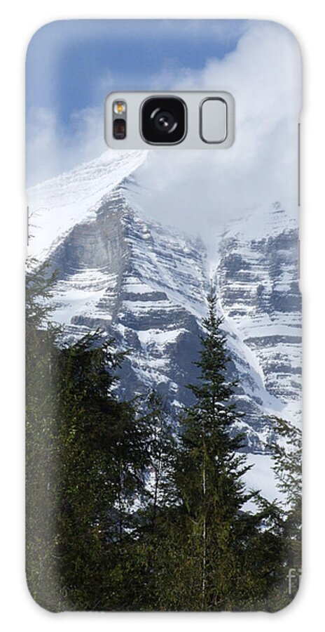 Mount Robson Galaxy Case featuring the photograph Mount Robson - spindrift by Phil Banks