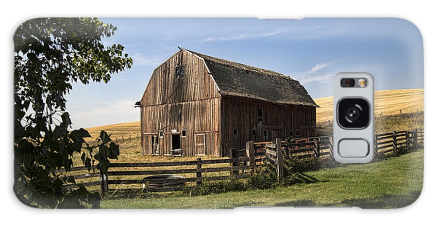 Barn Galaxy S8 Case featuring the photograph Old Barn by Paul DeRocker