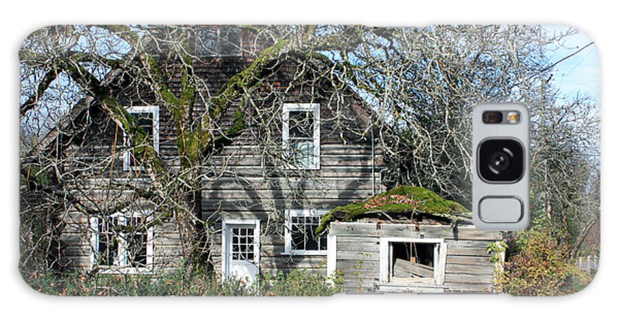 Architecture Galaxy Case featuring the photograph Old Country Home by Gerry Bates