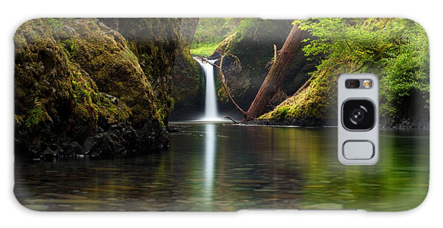 Punch Bowl Galaxy S8 Case featuring the photograph Punch Bowl Falls by Andrew Kumler