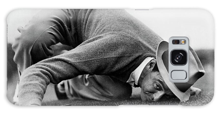 1 Person Galaxy Case featuring the photograph Sam Snead Gets Down by Underwood Archives