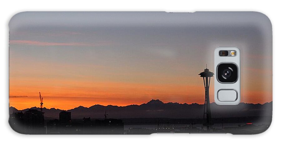 Seattle Galaxy Case featuring the photograph Space Needle Sunset by Suzanne Lorenz