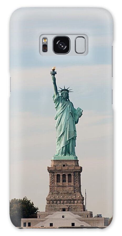 Sepia Galaxy S8 Case featuring the photograph Statue Of Liberty by Rob Hans