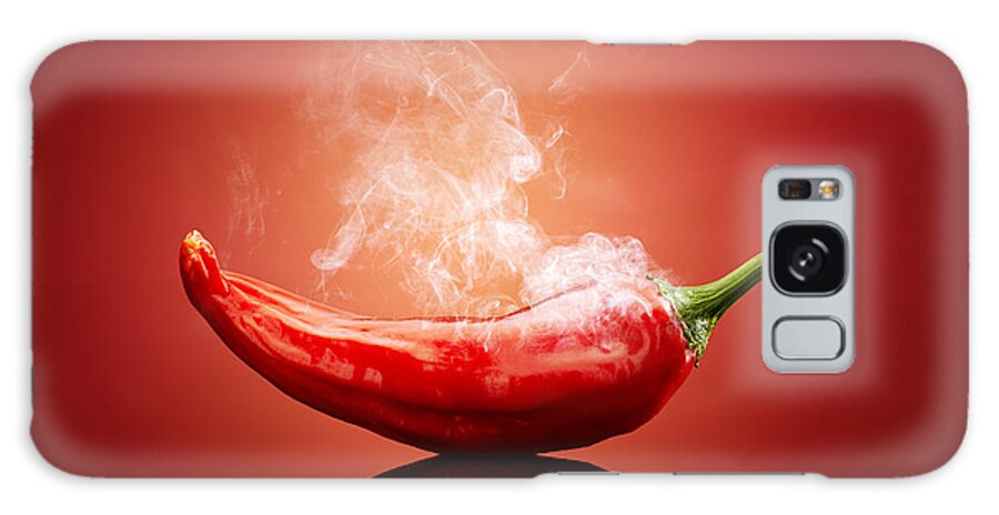 Chillichiliredsmokesmokinghotburnburningsteamsteamingcapsicumcayennejalapenopaprikapeppergradientbackgroundreflectionreflectivetablestudioshotvegetablefreshconceptconceptualstilllifefoodripeimageonenobodyphotographindoors001019xs Galaxy Case featuring the photograph Steaming hot Chilli by Johan Swanepoel