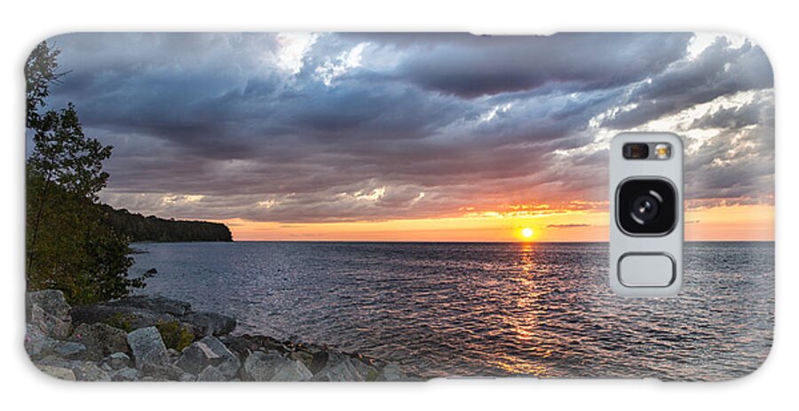 Wi Galaxy Case featuring the photograph Sundown Bay by Bill Pevlor