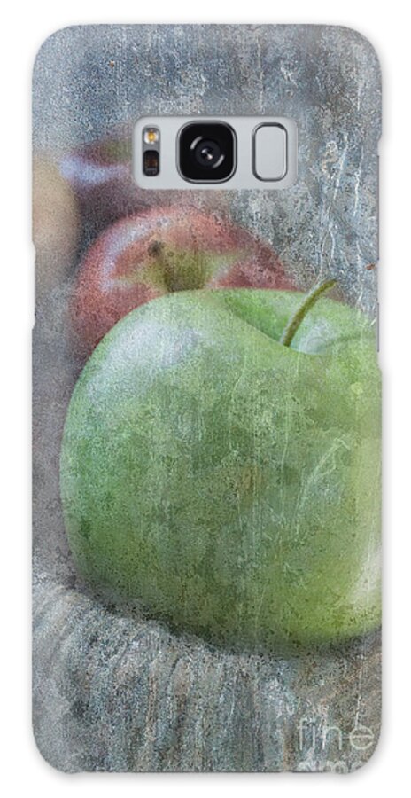 Food Galaxy S8 Case featuring the photograph Sweet Apples by Arlene Carmel