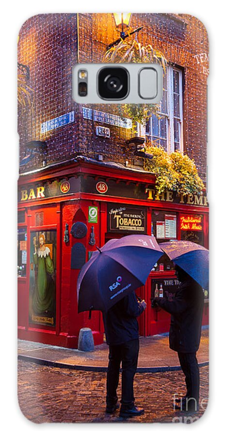 Dublin Galaxy Case featuring the photograph Temple Bar by Inge Johnsson