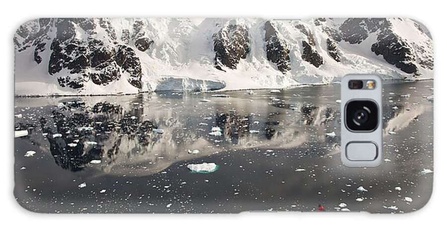 00451396 Galaxy Case featuring the photograph Climbers Descend Peon Peak Ronge Island by Colin Monteath