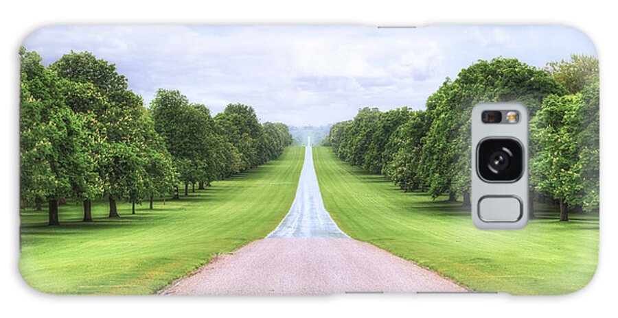 Windsor Castle Galaxy S8 Case featuring the photograph Windsor Castle - Long Walk #1 by Joana Kruse