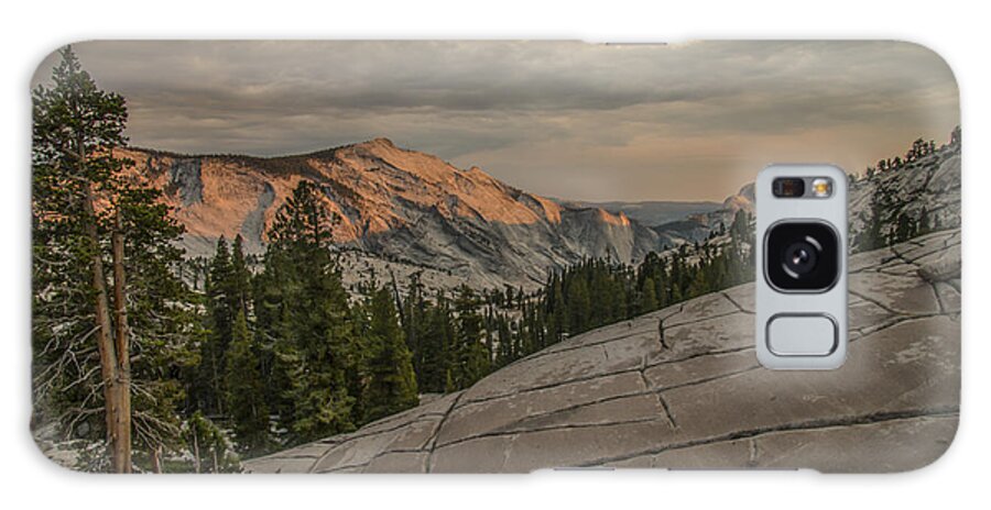 Yosemite Galaxy S8 Case featuring the photograph An Evening on Olmstead Point - Pt 2 by Doug Scrima