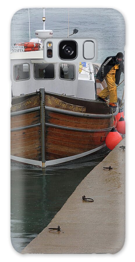 Scotland Galaxy Case featuring the photograph Arriving In Iona by Peggy Dietz
