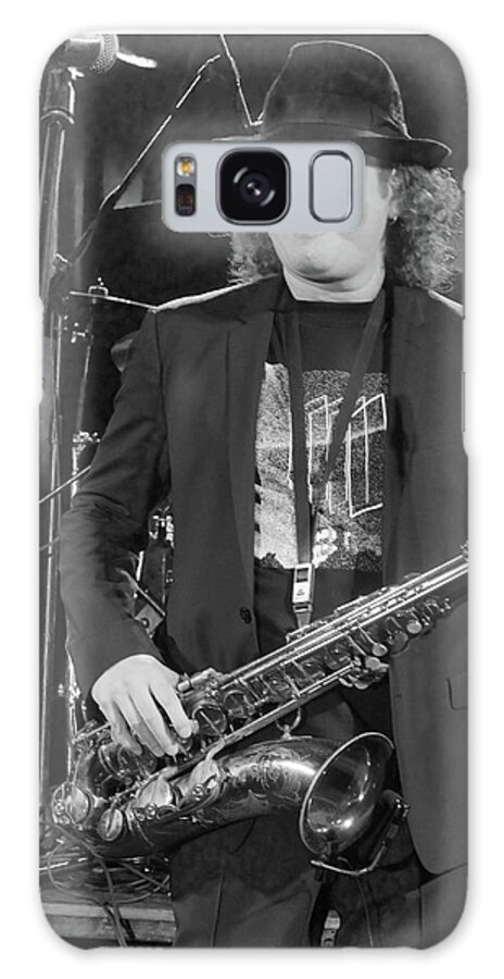 Boney James Galaxy S8 Case featuring the photograph Boney James Smiling at Hub City '17 by Leon deVose