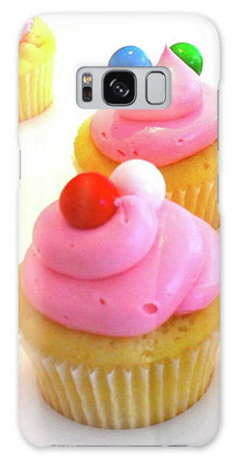 Bubblegum Galaxy Case featuring the photograph Bubblegum Cupcakes by Beth Saffer