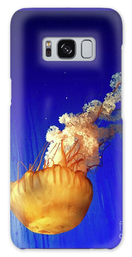 Jellyfish Galaxy S8 Case featuring the photograph Dance of the Jelly by Beth Saffer