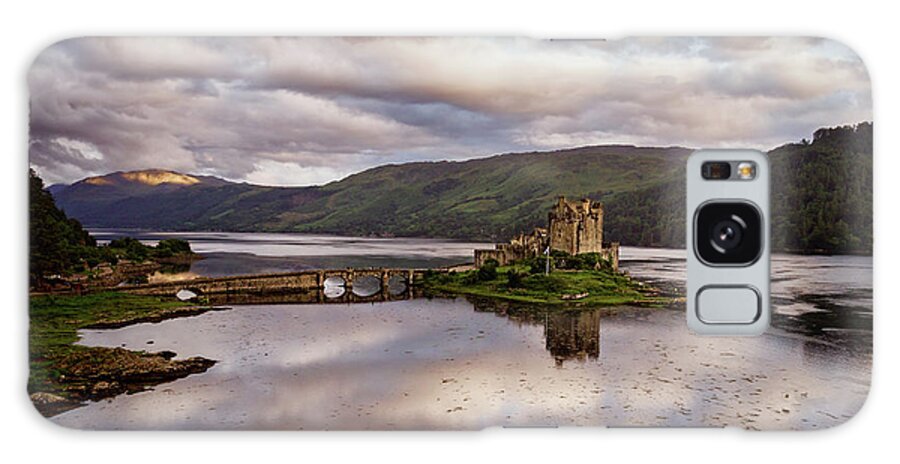 Eilean Donan Castle Galaxy S8 Case featuring the photograph Eilean Donan Castle by Ian Good