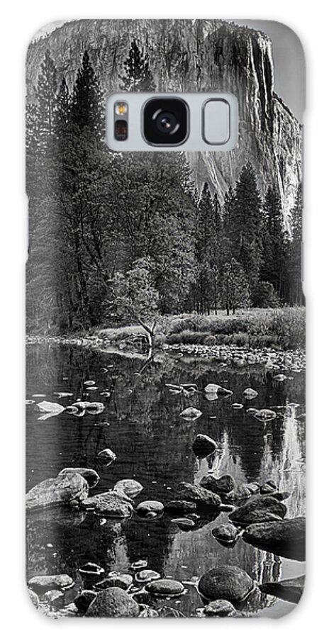 Yosemite Galaxy Case featuring the photograph El Capitan Yosemite National Park by Lawrence Knutsson