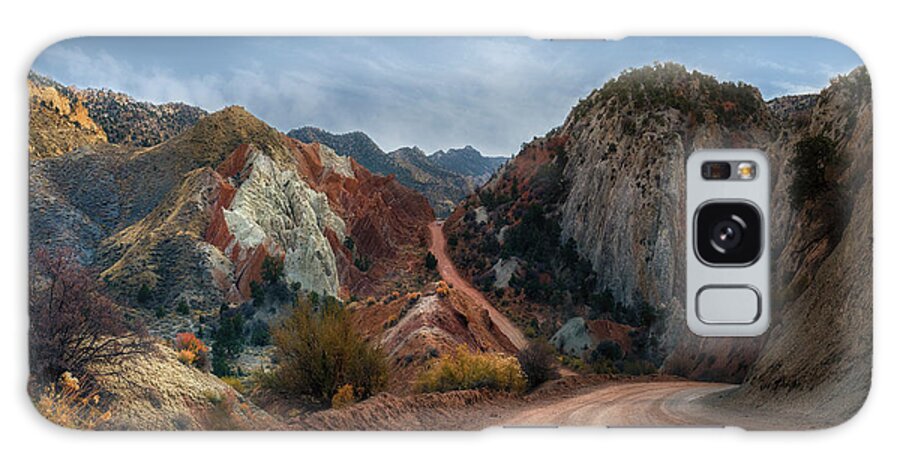 Grand Staircase Escalante National Monument Galaxy S8 Case featuring the photograph Grand Staircase Escalante Road by Gary Warnimont