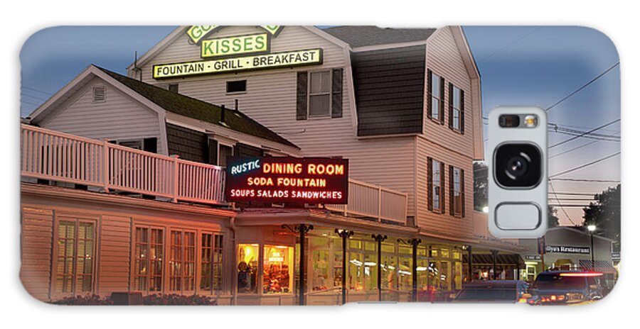 Restaurant Galaxy Case featuring the photograph Goldenrod Kisses Luncheonette York Beach Maine by David Smith