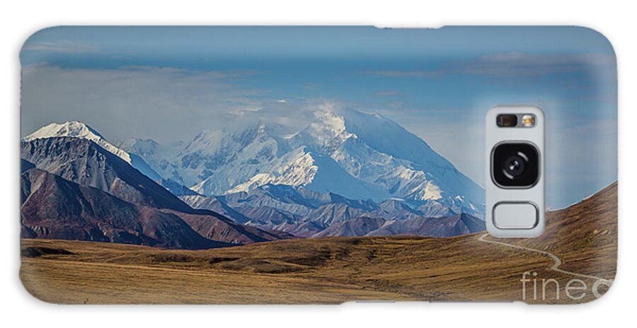Mt Denali Galaxy Case featuring the photograph His Majesty Mt Denali by Eva Lechner