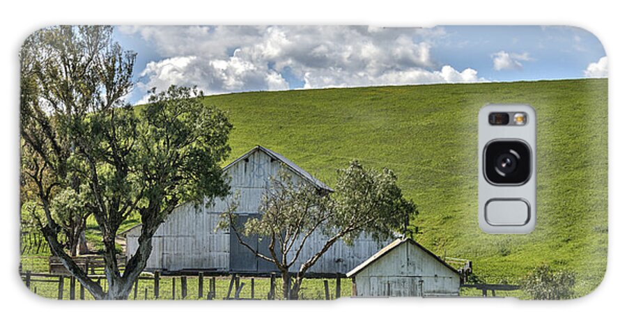 Holister Galaxy Case featuring the photograph Hollister Barn by Bruce Bottomley