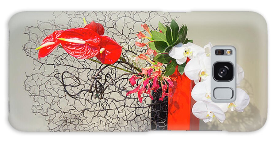 Gloriosa Lily Galaxy Case featuring the photograph Ikebana composition by Yoko Sprague by Agnes Caruso
