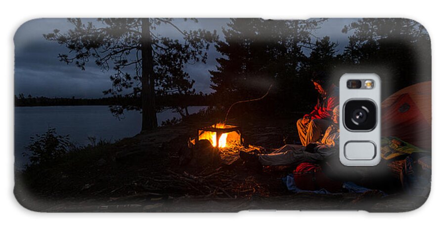 Boundary Waters Galaxy S8 Case featuring the photograph Keeping Warm by Paul Schultz