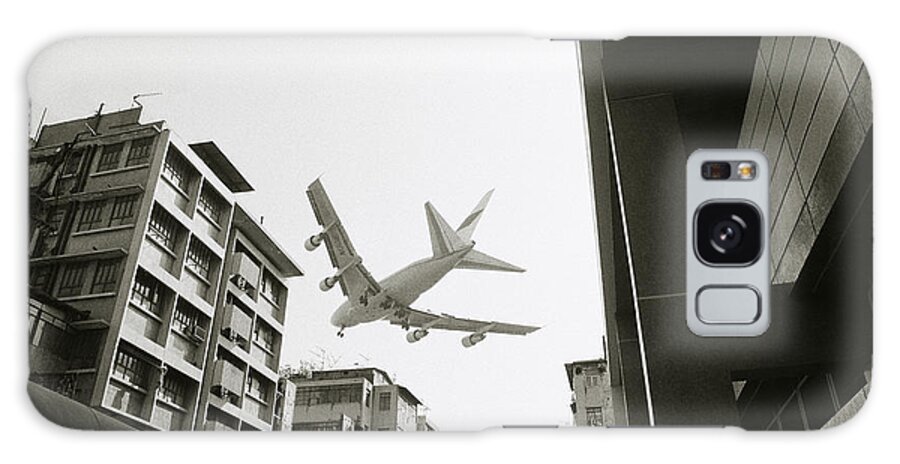 Flying Galaxy Case featuring the photograph Landing in Hong Kong by Shaun Higson