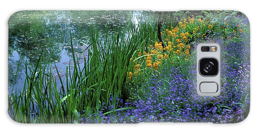 Giverny Galaxy S8 Case featuring the photograph Monet's Lily Pond by Kathy Yates