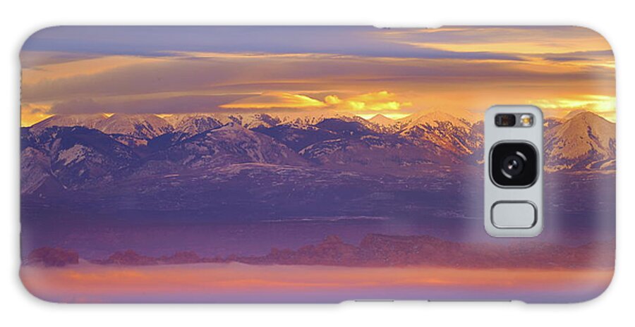 Sunrise Galaxy S8 Case featuring the photograph Spectacular surnise of the La Sal Mountains from Dead Horse Point State Park by Jetson Nguyen