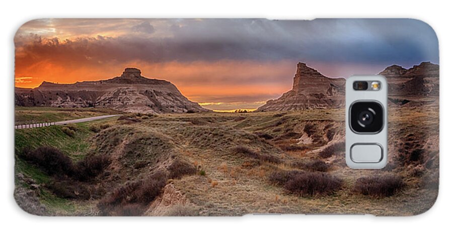 Scotts Bluff Galaxy Case featuring the photograph Sunset at Scotts Bluff by Susan Rissi Tregoning