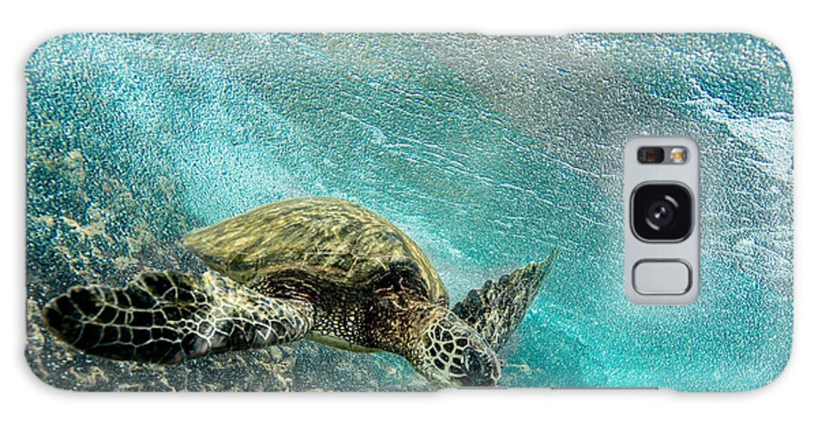 Hawaii Turtle Galaxy Case featuring the photograph The Glider by Leonardo Dale