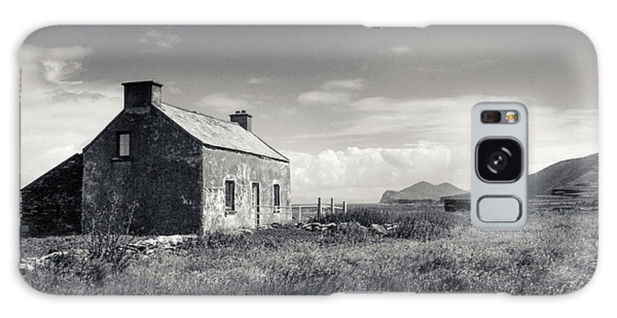 Cottage Galaxy Case featuring the photograph Valentia Homestead by Mark Callanan