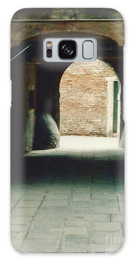 Venice Shadows Mysterious Galaxy Case featuring the photograph Venice Arch by J Doyne Miller