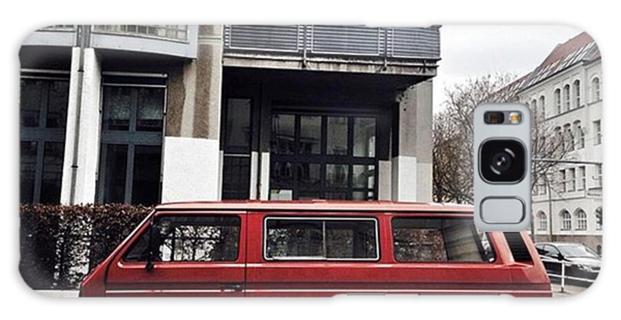 Vintage Galaxy Case featuring the photograph Volkswagen T3 Bus 
#berlin #neukölln by Berlinspotting BrlnSpttng