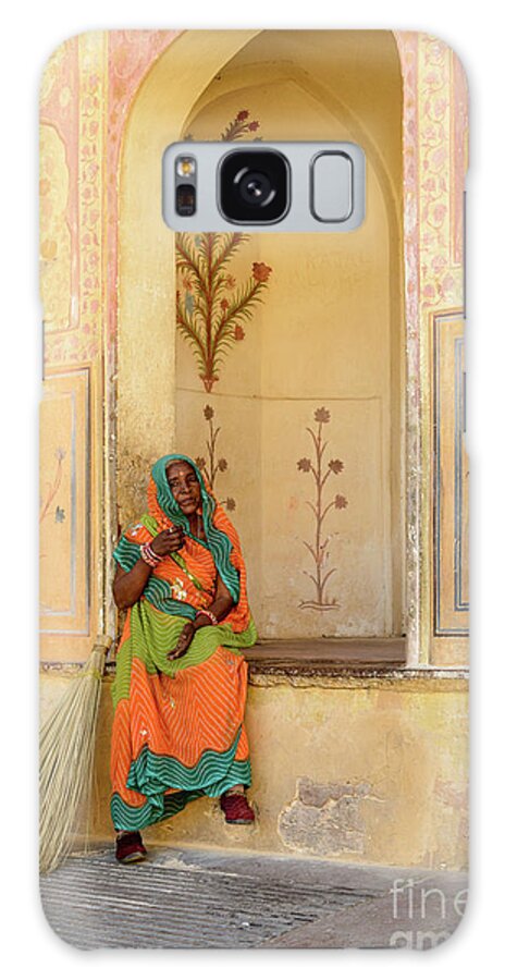 India Galaxy S8 Case featuring the photograph Workers in Amer Fort 01 by Werner Padarin