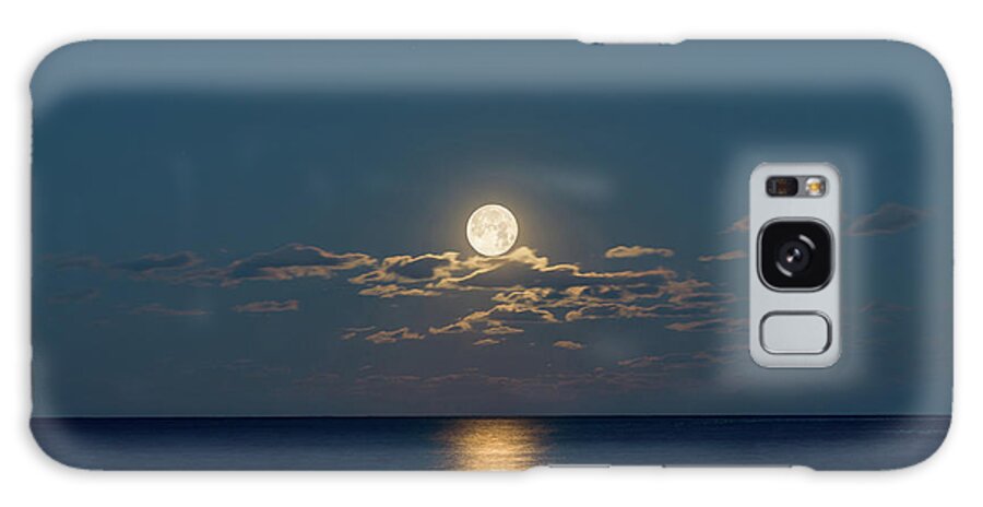 Atlantic Ocean Galaxy S8 Case featuring the photograph Worm Moon Over The Atlantic by Michael Ver Sprill